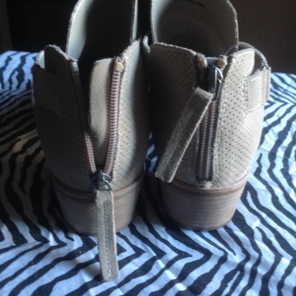 REDUCED‼️NEW LADIES 9.5 Beige Suede Zipped Slip On - Picture 6 of 8